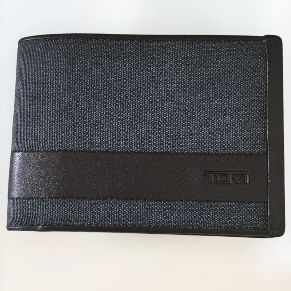 Tumi good preloved